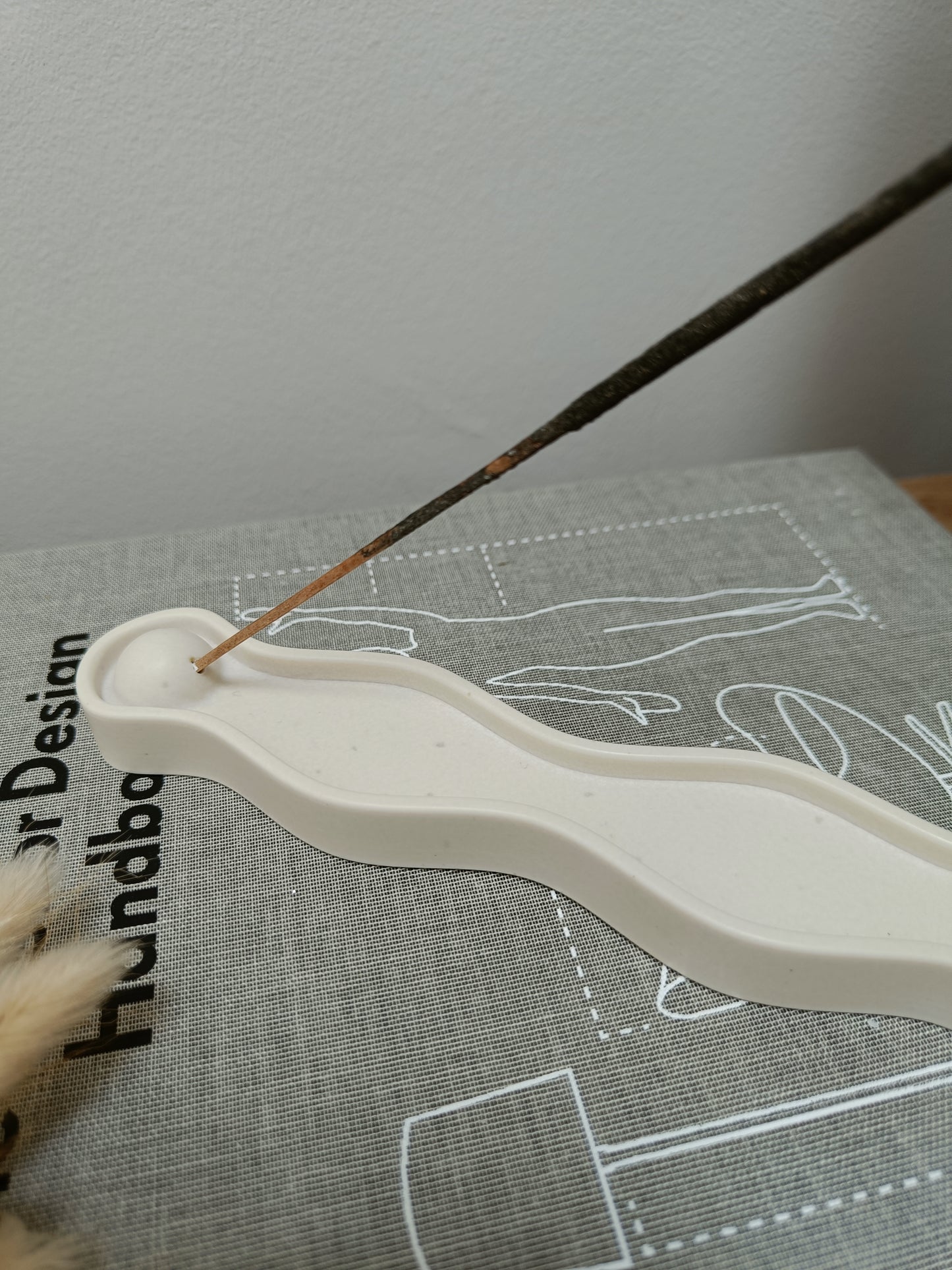 Wavy Long Natural Incense Holder