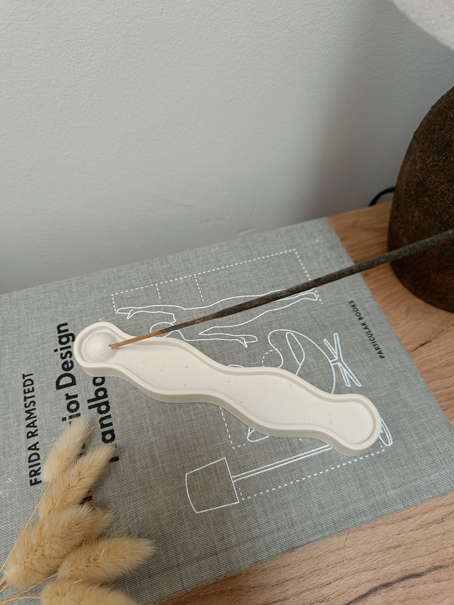Wavy Long Natural Incense Holder