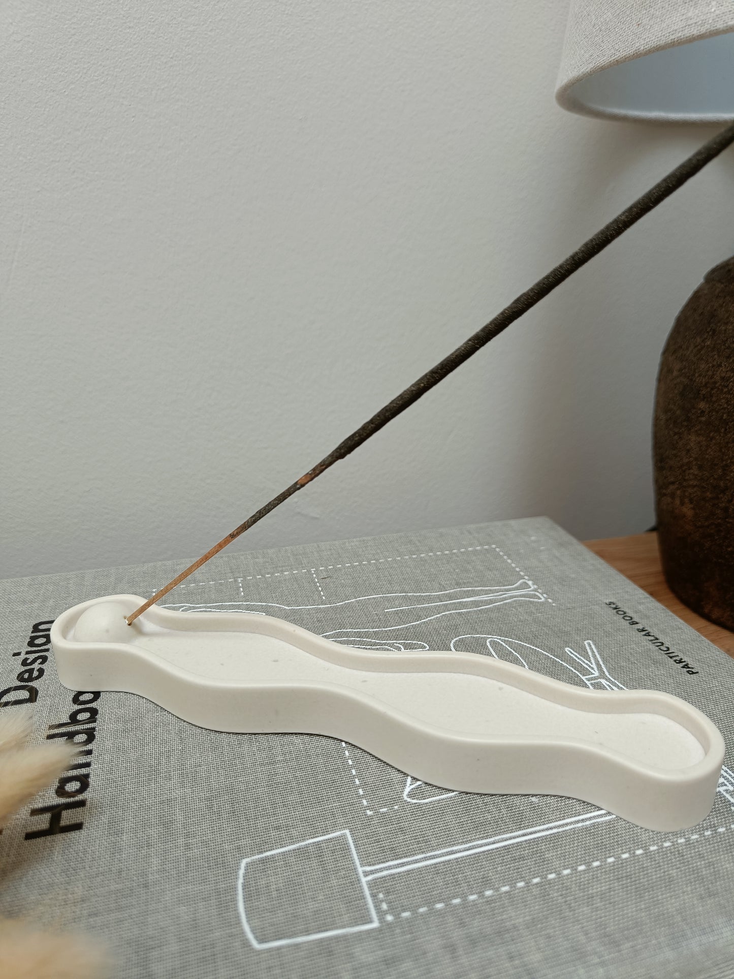 Wavy Long Natural Incense Holder